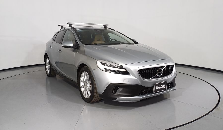 Volvo V40 2.0 MOMENTUM T4 AT AWD Hatchback 2018