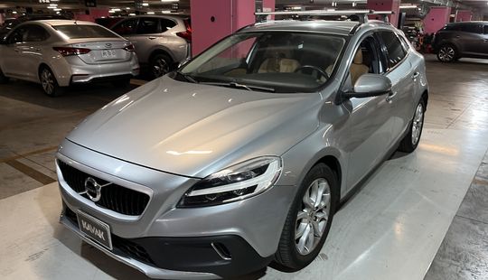 Volvo • V40