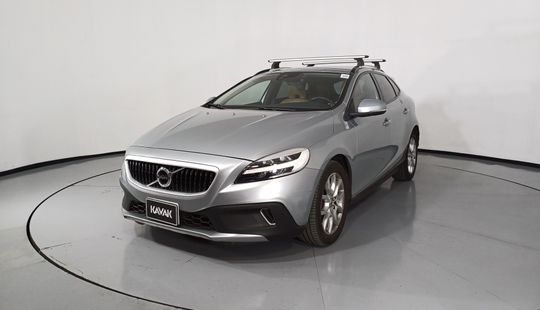 Volvo • V40