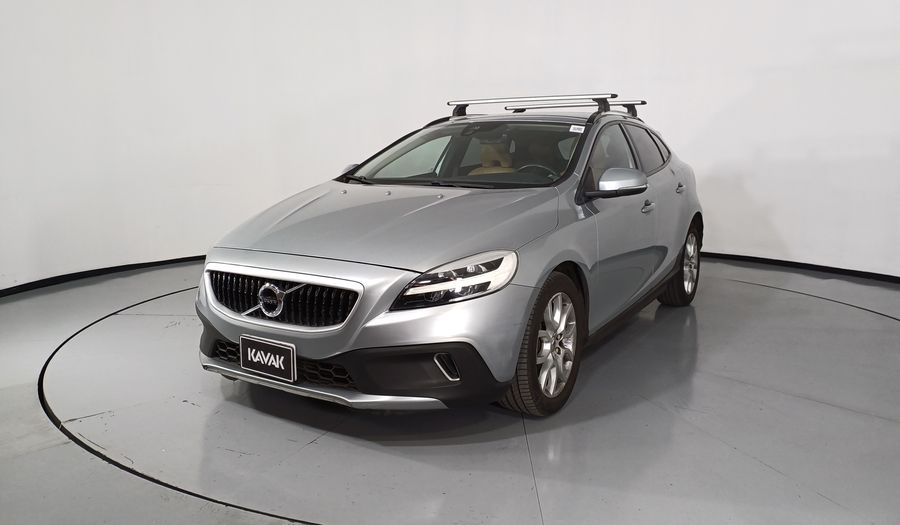 Volvo V40 2.0 MOMENTUM T4 AT AWD Hatchback 2018