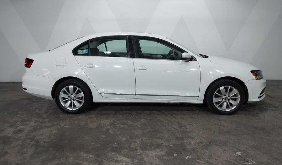 Volkswagen Jetta 2.5 COMFORTLINE MT BOLSAS AIRE DEL. Sedan 2017