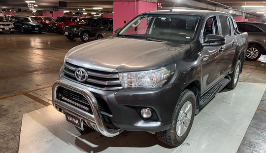 Toyota • Hilux