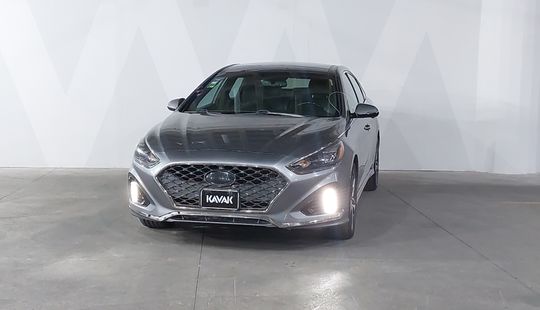 Hyundai • Sonata