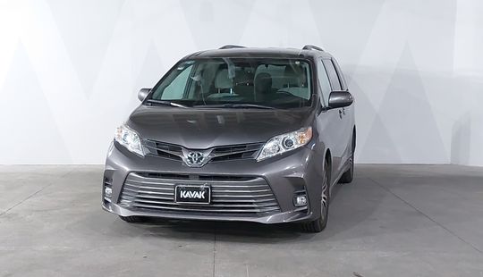 Toyota • Sienna