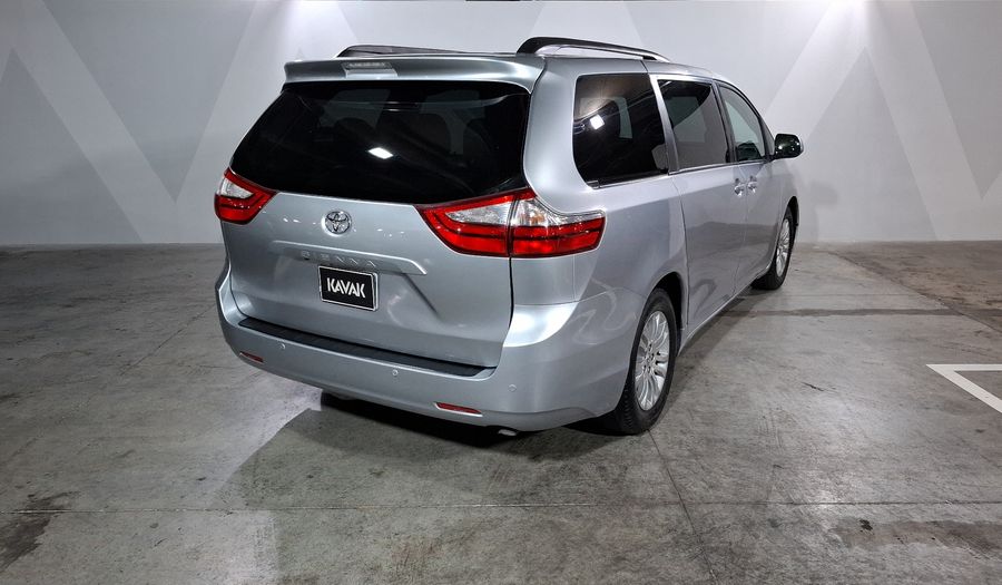 Toyota Sienna 3.5 XLE AT Minivan 2017