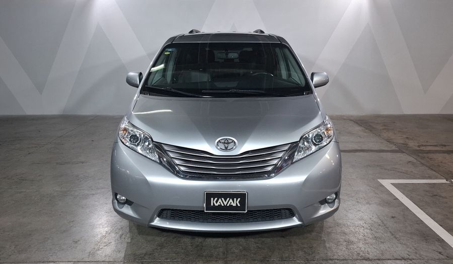 Toyota Sienna 3.5 XLE AT Minivan 2017