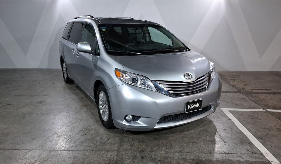 Toyota Sienna 3.5 XLE AT Minivan 2017