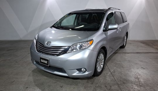 Toyota • Sienna