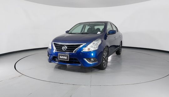 Nissan • Versa