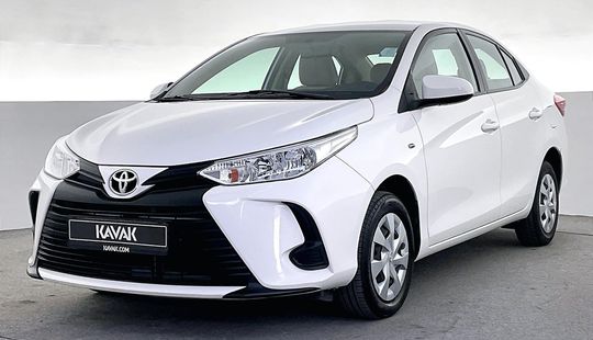 Toyota Yaris SE / E-2021