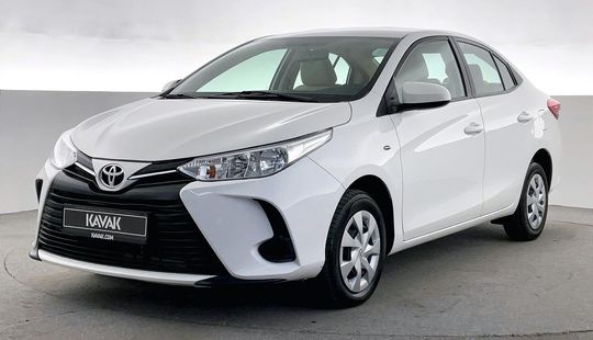 Toyota Yaris SE / E-2021