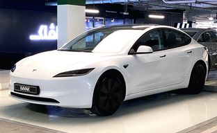 Tesla • Model 3