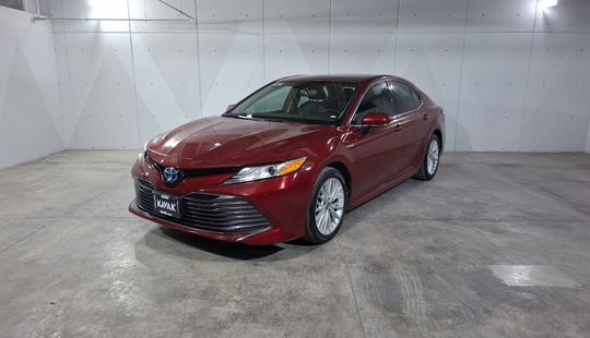 Toyota • Camry