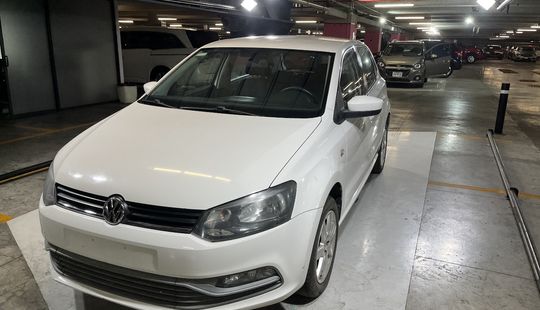 Volkswagen • Polo