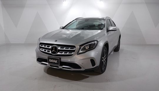 Mercedes Benz • Clase GLA