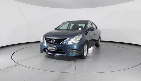 Nissan • Versa