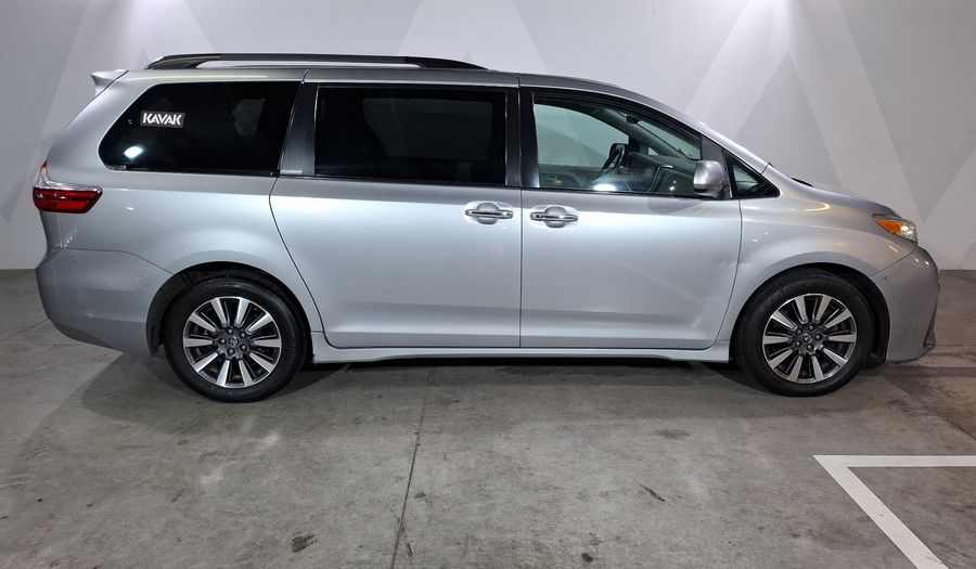 Toyota Sienna 3.5 XLE PIEL AT Minivan 2018