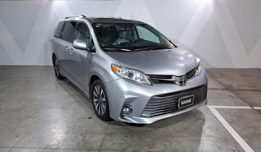 Toyota Sienna 3.5 XLE PIEL AT Minivan 2018