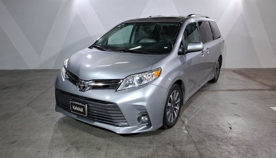 Toyota • Sienna