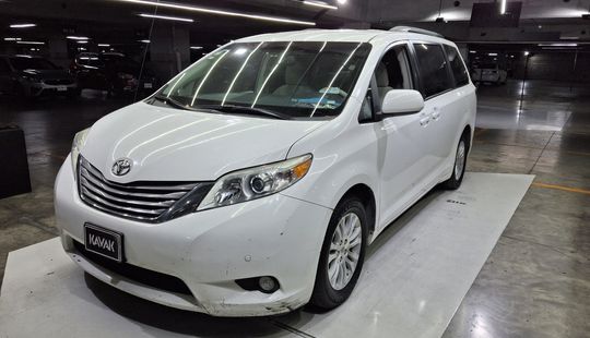 Toyota • Sienna