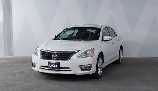 Nissan • Altima