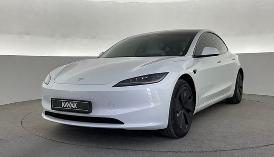 Tesla • Model 3