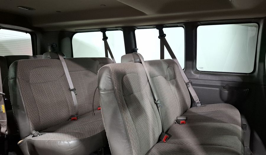Autos Chevrolet Express Van 6.0 PASAJEROS VAN L 2018 usados | KAVAK México