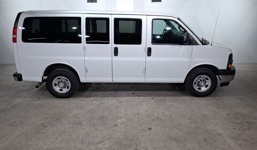 Autos Chevrolet Express Van 6.0 PASAJEROS VAN L 2018 usados | KAVAK México