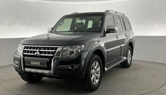 Mitsubishi • Pajero