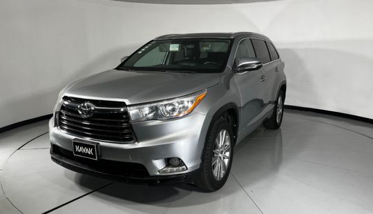 Toyota • Highlander