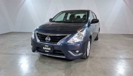 Nissan • Versa