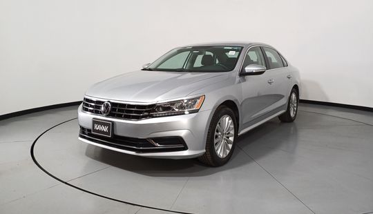 Volkswagen • Passat