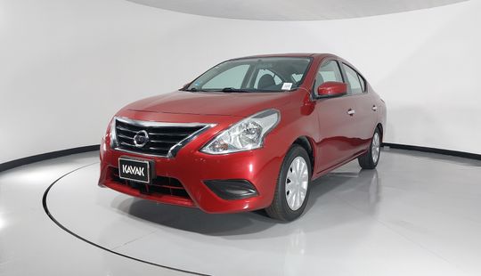 Nissan • Versa