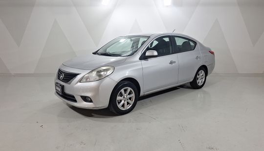 Nissan • Versa