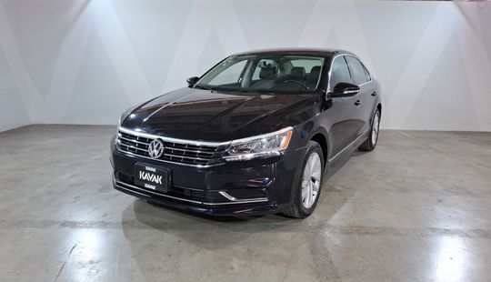 Volkswagen • Passat