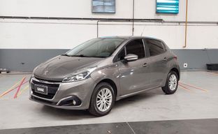 Peugeot • 208