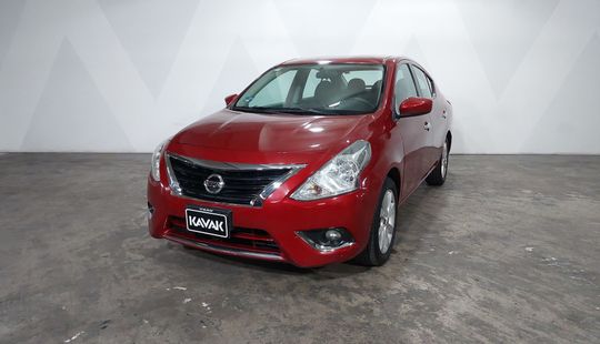 Nissan • Versa