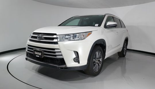 Toyota • Highlander