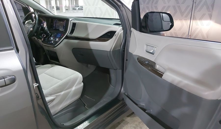 Toyota Sienna 3.5 XLE AUTO Minivan 2020