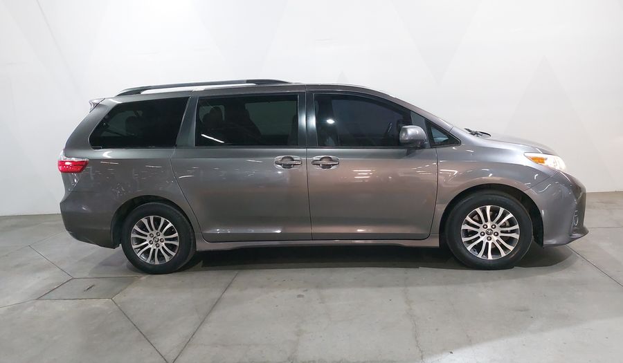 Toyota Sienna 3.5 XLE AUTO Minivan 2020