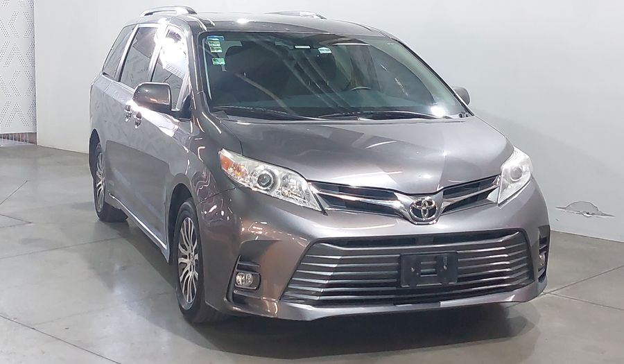 Toyota Sienna 3.5 XLE AUTO Minivan 2020