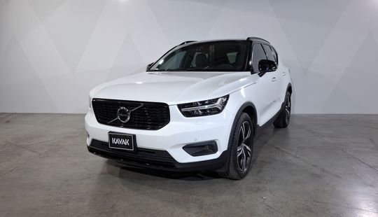 Volvo • XC40