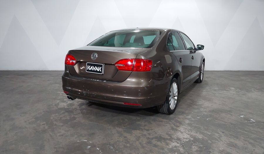 Volkswagen Jetta 2.5 SPORT PAQ WELTRADIO TECHO TIPTRONIC Sedan 2014