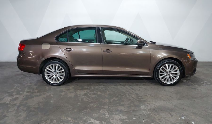 Volkswagen Jetta 2.5 SPORT PAQ WELTRADIO TECHO TIPTRONIC Sedan 2014