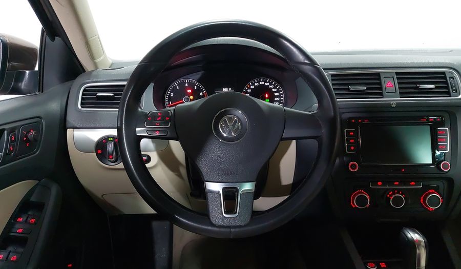 Volkswagen Jetta 2.5 SPORT PAQ WELTRADIO TECHO TIPTRONIC Sedan 2014