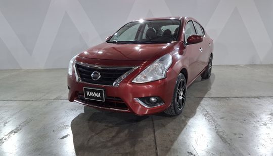 Nissan • Versa