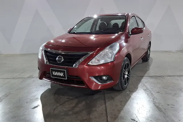 Nissan · Versa