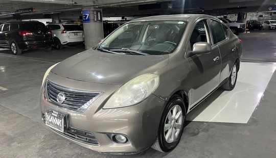 Nissan • Versa