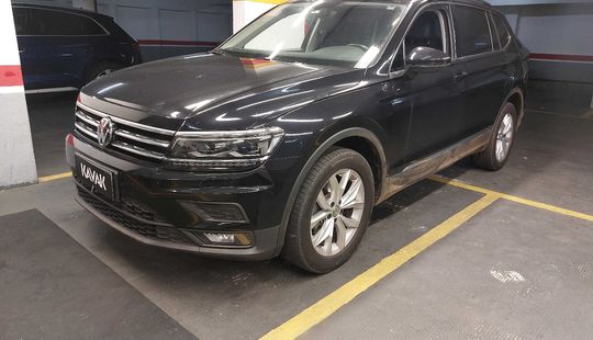 Volkswagen • Tiguan