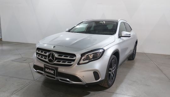 Mercedes Benz • Clase GLA